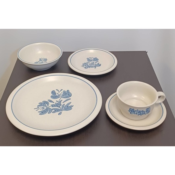 Pfaltzgraff Yorktowne Stoneware Dinner Set - Picture 10 of 11